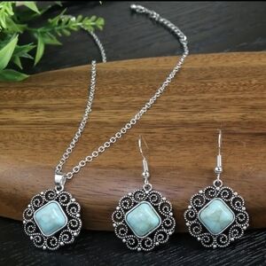 New Vintage Ladies Earrings & Necklace 3 PC set., T1B5C